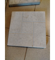 Плитка тротуарная "Квадрат-окно" серая, литая Плитка тротуарная "Квадрат-окно" серая, литая